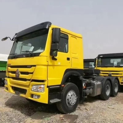 공기 서스펜션 운전자 좌석 Sinotruk HOWO A7 트랙터 트럭 6X4 371HP GCC 인증 타이어