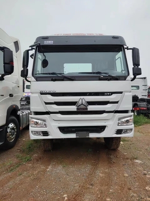 튜브리스 타이어 디자인 Sinotruk HOWO 6X4 41-50t LHD Rhd 트랙터 트럭 및 사용