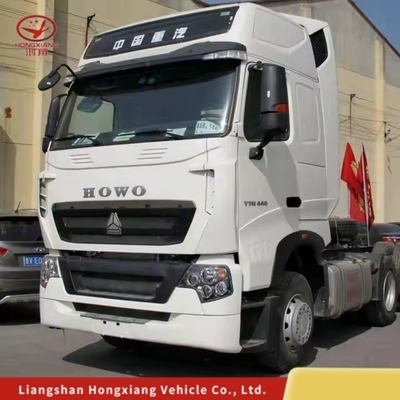 선동 시노트럭 HOWO T7 트랙터 트럭 전면 디젤 엔진과 12.00r20 타이어