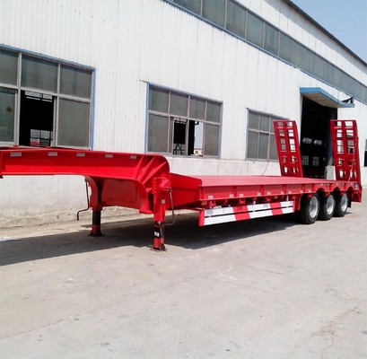 40FT 평면 침대 반트럭 가오스네크 발굴기 돌림 및 연료 탱크 화물 배달